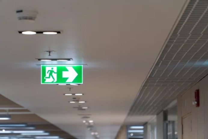 The Role of LED Technology in Meeting BS 5266-1 Standards for Emergency Lighting